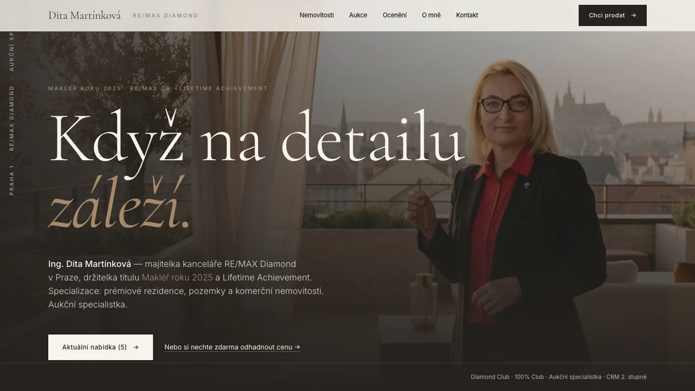 Úvodní obrazovka webu realitní makléřky Dity Martínkové: portrét, nadpis a tlačítko pro rezervaci